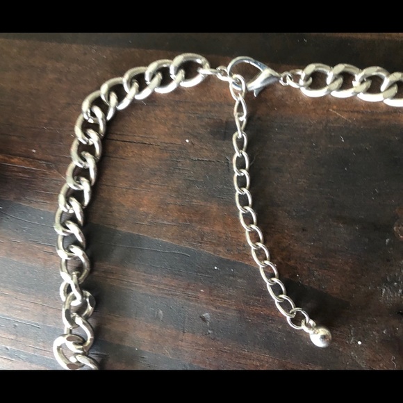 🐆Silver Leopard Print Sparkly Statement Necklace - Picture 4 of 5